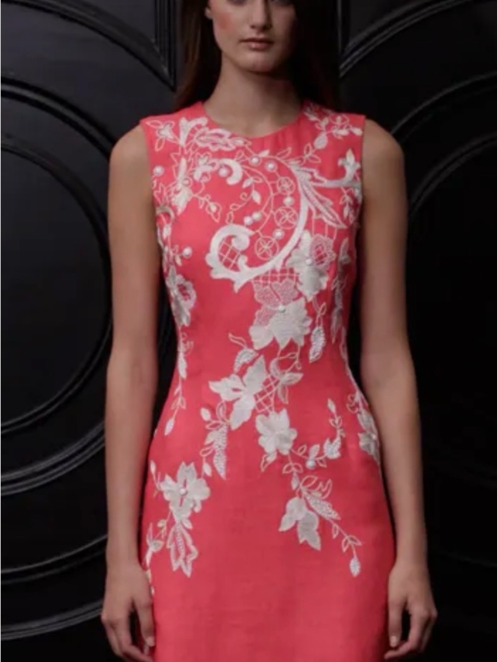 Naeem Khan Exquisite Linen Sleeveless Dress with detailed Embroidery